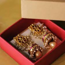 10 Prettiest Jhumkas You Need To Wear Right Now South India Jewels Gold Jewelry Earrings Gold Pearl Jewelry Gold Earrings Designs