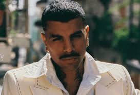 Astro do reggaeton, Rauw Alejandro faz show em São Paulo