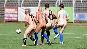 Fußballer spielen aus Protest nackt | Sport | DW | 17.08.2020