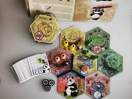 Takenoko hat uns vor allem durch seine besonders atmosphärische aufmachung fasziniert. Pandiboo Takenoko Chibis Erweiterung