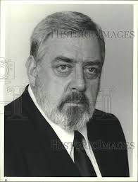 1985 Press Photo Raymond Burr as Perry Mason in "Perry Mason Returns"