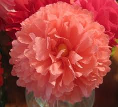 Un bricolage pour apprendre à fabriquer une fleur en papier crépon. Comment Creer Une Fleur En Papier Crepon Astuces Et Photos Archzine Fr