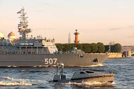 Кульминацией дня вмф 2021 станет грандиозное пиротехническое шоу с салютом и фейерверкам, на которое лучше смотреть с палубы комфортабельной яхты. Glavnye Voprosy Pro Voenno Morskoj Parad V Sankt Peterburge Rossijskaya Gazeta