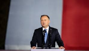 Polandia lolos ke putaran final usai menjadi juara grup g kualifikasi euro 2020 dengan meraih 25 poin dari 10 pertandingan menilik kedalaman skuat, polandia pasti akan lebih diunggulkan dari slovakia. Presiden Polandia Andrzej Duda Positif Covid 19