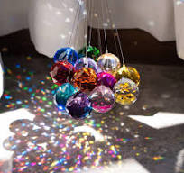 30mm coloré Boule de Cristal prismes Verre Suncatcher Lustre Bricolage  Ornement pièces décorations, Lot de 12 : Amazon.fr: Cuisine et Maison
