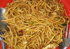 Mie, baik yang kering maupun yang basah sebaiknya direbus dulu sebelum digunakan. Cara Meracik Mie Basah Goreng Telur Mudah
