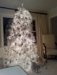 You can hang an evergreen garland on your fireplace mantel, around the staircase bannister, or even draped over your bedroom headboard. Christmas Tree The Lone Girl In A Crowd