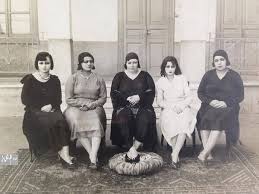 نساء عائلة مصرية فى العشرينات فى صورة جماعية Egypt History Old Egypt Egypt
