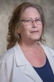 Elissa Robertson's Instagram, Twitter & Facebook