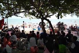 Kami menyediakan dengan harga yang relatif murah dengan discount langsung tanpa perantara, lebih hemat dan kami pastikan aman. Jalur Wisata Pantai Carita Anyer Padat Republika Online