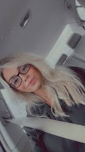 Who can dye dark brown hair blonde without damaging curls in Lakeland?