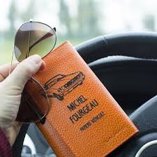 Tous Vos Papiers En Un Seul Etui Chic Et Personnalise Papiers D Assurance Carte Grise Et Permis De Porte Carte Grise Personnaliser Voiture Modele De Voiture