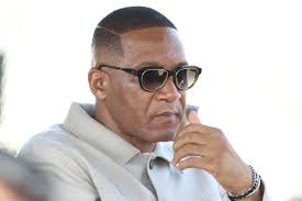 Ke a go utlwa cde , bt as long as ere batho ba pusha bo Honorable a bo go  na le ba ba reng ne ntse le didimaletse eng, nwang metsi, ke