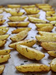Rosmarinkartoffeln Aus Dem Backofen Mit Knoblauchmarinade Kitchensplace Rezept Rosmarinkartoffeln Rosmarinkartoffeln Backofen Rezepte