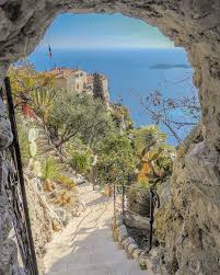 Fenetre Ouverte Sur La Mediterranee Depuis Le Jardin Exotique D Eze La Vue Est Juste Magnifique Beautiful Places Landscape Oh The Places You Ll Go
