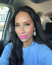 Here's my look for today: red lipstick and curly hair.