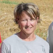 Angela Knuth's Instagram, Twitter & Facebook