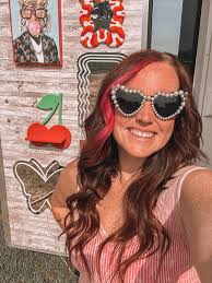 Please enjoy these pics of me sweating my tits off trying to give Edna Girl  a face lift ✨