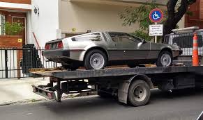 Villa Del Parque Llevo Su De Lorean A La Verificacion Policial Y Descubrio Que Tenia Un Motor De 1955 Argentina Autoblog