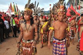Sabah dan sarawak adalah negeri yang mempunyai banyak suku kaum pribumi selain melayu. Gawai Dayak Apakah Sebuah Festival Harvest Menyenangkan Di Kalimantan