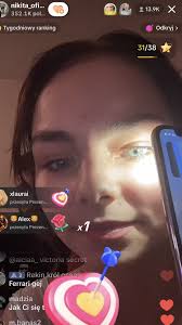 Nikola Biela udowadnia swoją trzeźwość świecąc sobie latarką w oczy. ...  (@p.....e) :: Wykop.pl