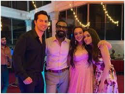 Old player new player0 0 favorite. Varun Dhawan And Shraddha Kapoor Join Street Dancer 3d Director Remo D Souza And Wife Lizelle As They Renew Their Wedding Vows For The Third Time