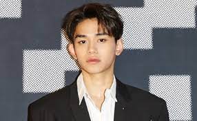 韓国ボーイズグループ「 nct 」メンバーの ルーカス の元交際相手だと主張するネットユーザーが、交際中にルーカスが一銭も払わなかったと暴露した。 nctのプロフィールと写真 ネットユーザーのaさんは23日、ツイッターで「ルーカスにガスライティングされ、金目当てに言い寄られたことを暴露」というタイトルで長文と証拠写真を掲載した。 Rvs3xoumtixzbm