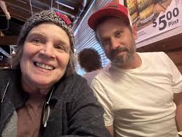 Song; Todd Rundgren Hello It's me. Who is the bass player? He has great  tones.