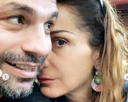 Αυτή τη σελίδα την αναγνωρίζω ώς επίσημη και διαχειρίζεται απο εμένα προσωπικά και τους. O Gios Ths Despoinas Bandh Megalwse Kai Moiazei Poly Ston Mpampa Toy Eikones Sigmalive Magazine