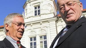 Löwen reichen helfende Hand