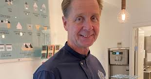 Choko-konge har omlagt sin økonomi i "risikabel" regnskabsmanøvre: 195  ansatte i enkeltmandsvirksomhed