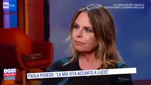 Tell us why you have a crush on her refresh this page to see the crushers increase after you like or vote. Paola Perego Papa Falegname Mamma Casalinga I Soldi Per Andare In Vacanza Non C Erano