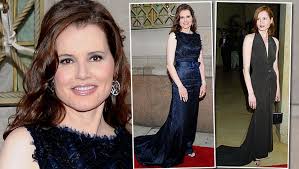 Her notable movies included the accidental tourist, for which she won an academy. Ut7ts Sbf8cizm