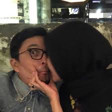 Artis laudya cynthia bella akhirnya angkat bicara terkait isu keretakan rumah tangganya bersama engku emran. Foto Mesra Laudya Cynthia Bella Dan Engku Emran Sebelum Cerai Nyata