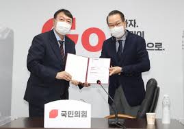 윤석열 영입한 권영세의 조언 "김건희 논란 인정할 건 인정해야"