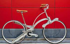 スポークもハブもない折り畳み自転車 sada bike タイヤサイズは26インチ えん乗り 自転車のデザイン 折り畳み自転車 自転車