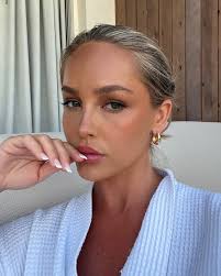 Robyn Emma Keen (@robynemmakeen) • Instagram photos and videos