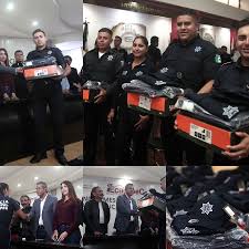 El municipio de ecatepec cuenta actualmente con 2 mil 150 policías, pero necesita 6 además de tener más agentes, ecatepec requiere más armamento y equipo, ya que en 2017 se contabilizaron. Entregan Mas De 2 000 Uniformes A Policias De Ecatepec Radiografia Informativa