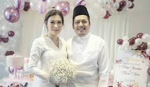 Mona atau nama sebenarnya munna hafiraneza allen, 31, tidak menyangka penerbit sheila rusly sudi menawarkannya berlakon. Mona Allen Muat Naik Foto Cincin Perkahwinan Sah Isteri Pekin Ibrahim
