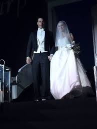 Birce akalay is a 37 year old turkish actress. Birce Akalay And Sarp Levendoglu Wedding Day Photos August 01 2014 Famousfix