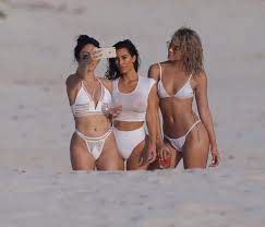 Kim kardashian recently claimed photos showing her cellulite on a beach in mexico were photoshopped. Kim Kardashian West On Twitter Beach Selfies Of Course