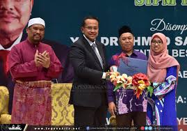 Görevli ahmad samsuri mokhtar 12 mayıs 2018'den beri. Tiga Pelajar Terima Anugerah Khas Menteri Besar Terengganu Trdi News