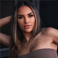 Casandra Owens's Instagram, Twitter & Facebook