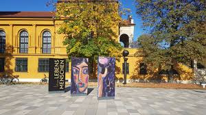 The museum is home to the world's single largest collection of blue. Lenbachhaus I Vergangene Ausstellung