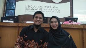 Disebut pernah jadi istri siri uje, oki setiana dewi beberkan status hubungannya dengan mendiang. Oki Setiana Dewi Raih Gelar S3 Cumlaude Padahal Lagi Hamil 9 Bulan