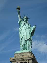 Juli 1876 wollten die franzosen den amerikanern eine statue schenken und damit ihrer eigenen französischen revolution von 1789 ein denkmal setzen. Die Freiheitsstatue Wachterin Amerikanischer Werte