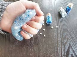 Winterlicher Glitzer Schleim Simplylovelychaos In 2020 Schleim Schleim Selber Herstellen Schleim Selber Machen