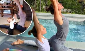Jun 21, 2021 · new delhi, jun 21 (pti) india inc on monday stressed on the need to have a balanced life and encouraged the practice of yoga in order to maintain physical and mental wellbeing, especially during. Gisele Bundchen Shares Photos Of Yoga Session With Daughter Daily Mail Online