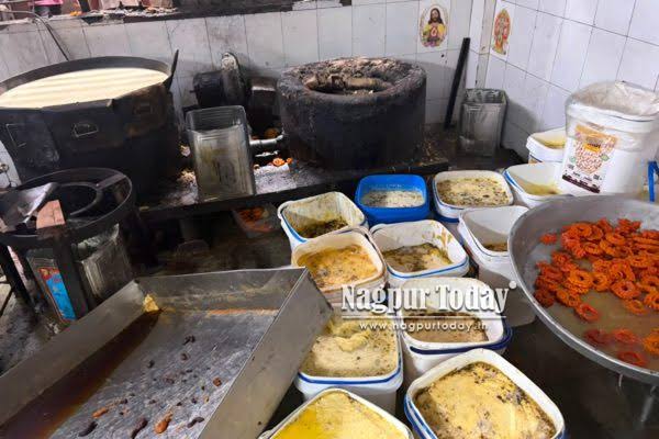 नागपुरात एफडीएची मोठी कारवाई; इंदौर नमकीन प्रॉडक्ट्स'चा परवाना तात्काळ  निलंबित!
