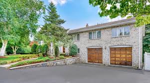 4 Laurie Lane, Stoneham MA Real Estate Listing